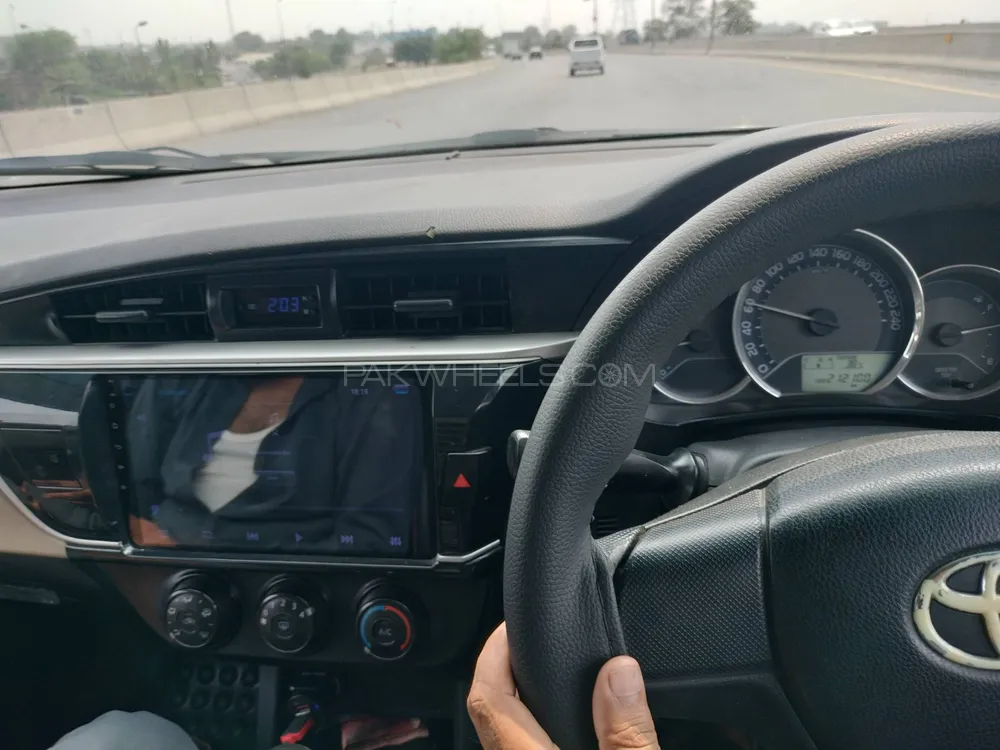 Toyota Corolla 2017 for Sale in Lahore Image-1