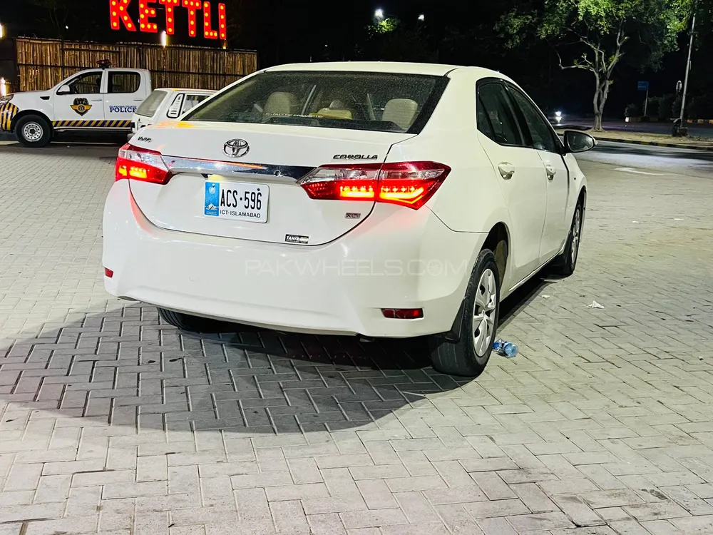 Toyota Corolla 2017 for Sale in Islamabad Image-1
