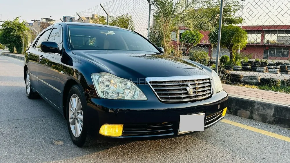 Toyota Crown 2004 for Sale in Islamabad Image-1