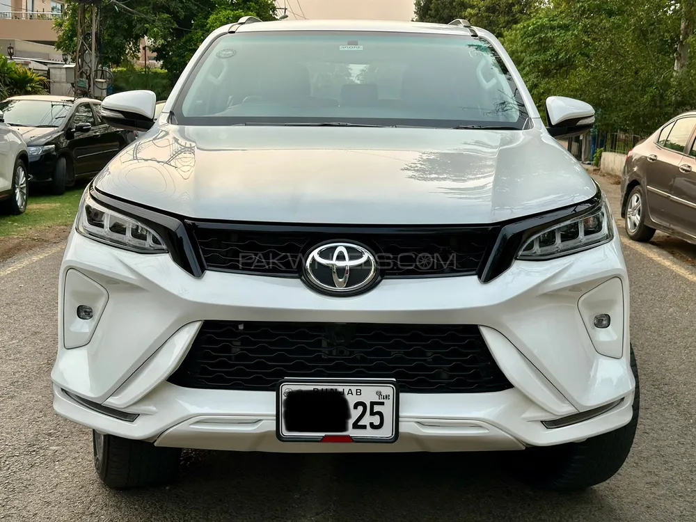 Toyota Fortuner 2017 for Sale in Lahore Image-1