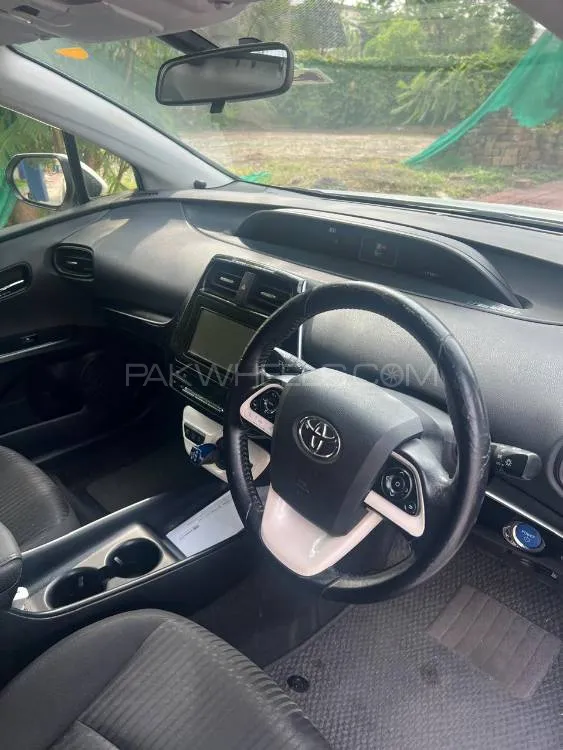Toyota Prius 2018 for Sale in Islamabad Image-1