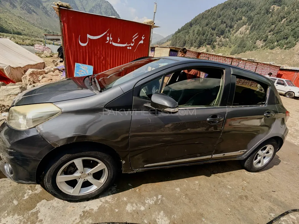 Toyota Vitz 2011 for Sale in Sialkot Image-1