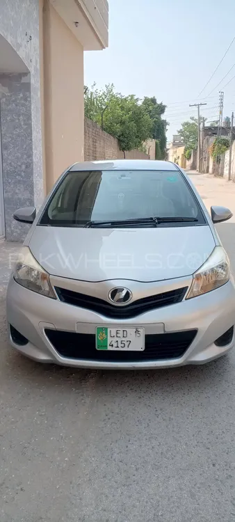 Toyota Vitz 2011 for Sale in Mardan Image-1