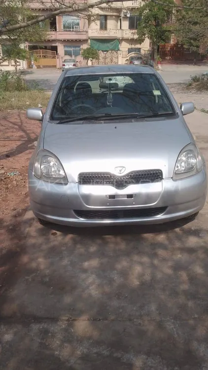 Toyota Vitz 2000 for Sale in Islamabad Image-1