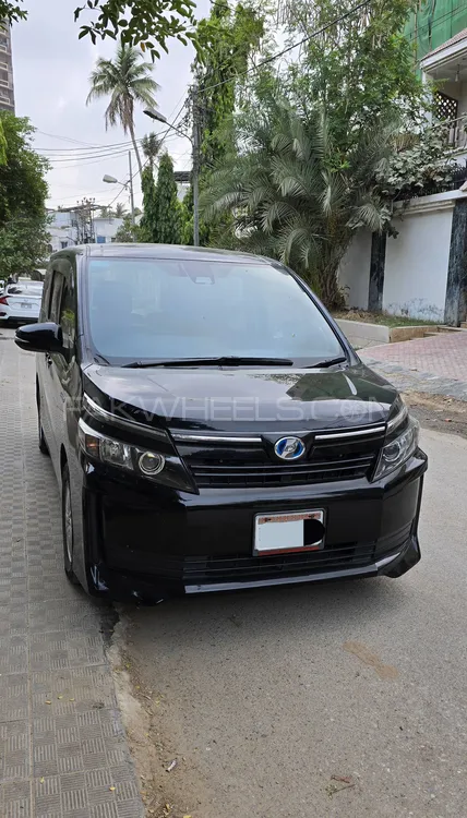 Toyota Voxy 2016 for Sale in Karachi Image-1