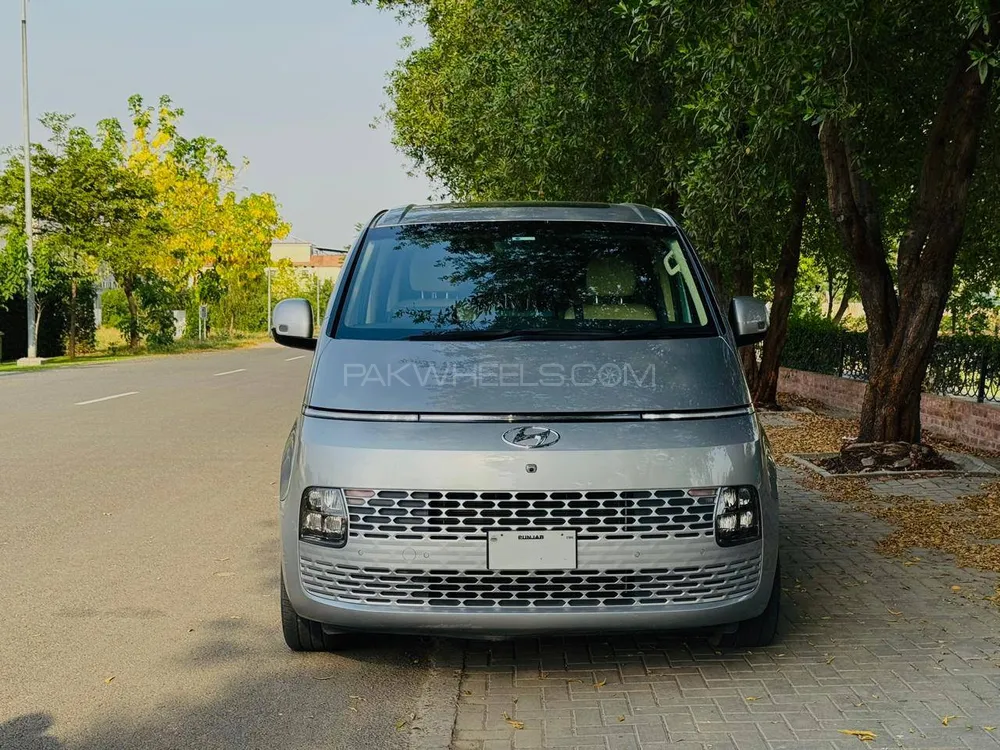 Hyundai Staria 2023 for Sale in Lahore Image-1
