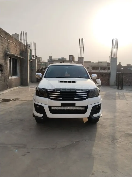 Toyota Hilux 2011 for Sale in Peshawar Image-1