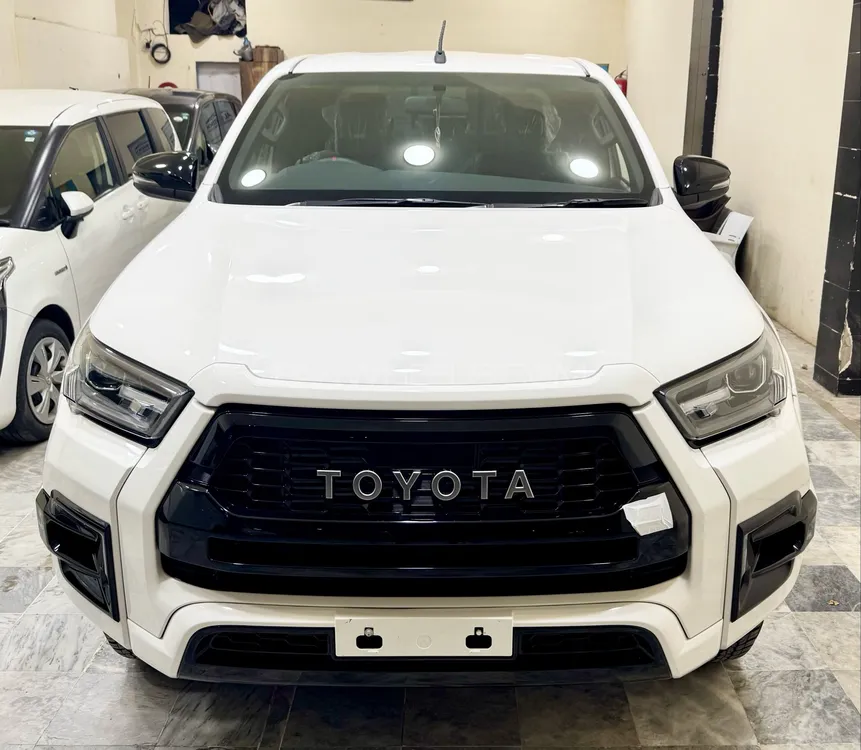 Toyota Hilux 2025 for Sale in Karachi Image-1