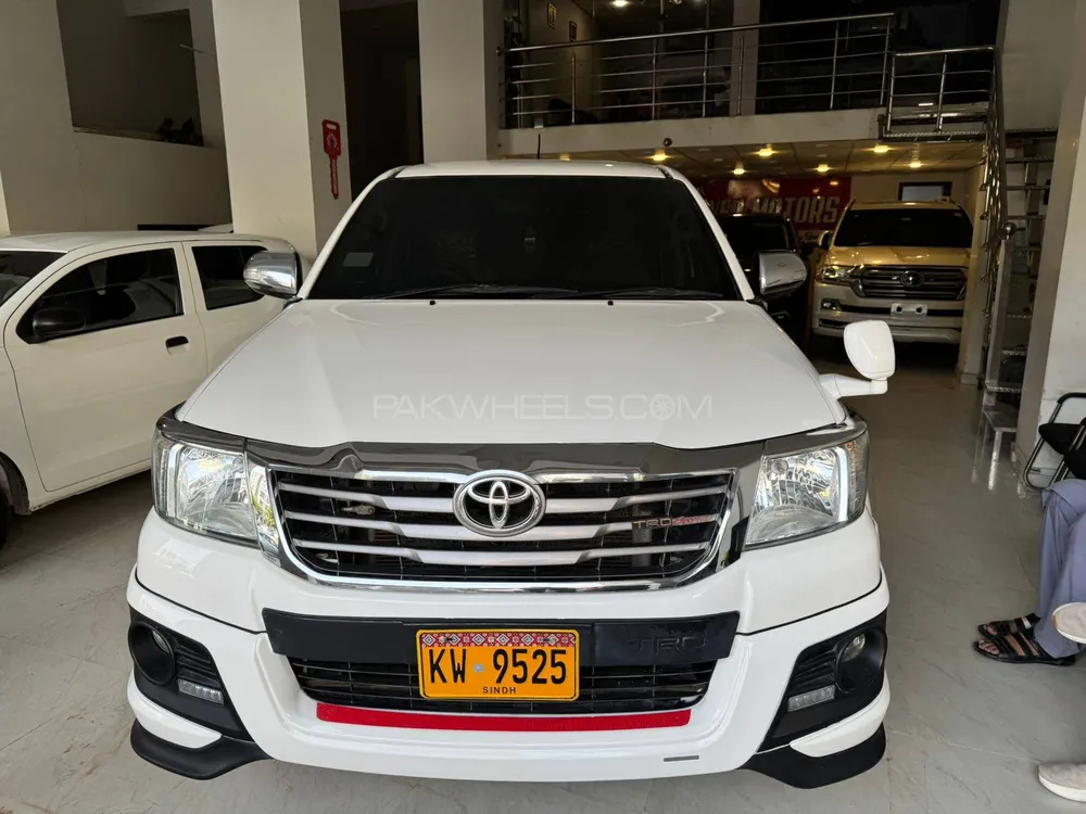 Toyota Hilux 2016 for Sale in Karachi Image-1