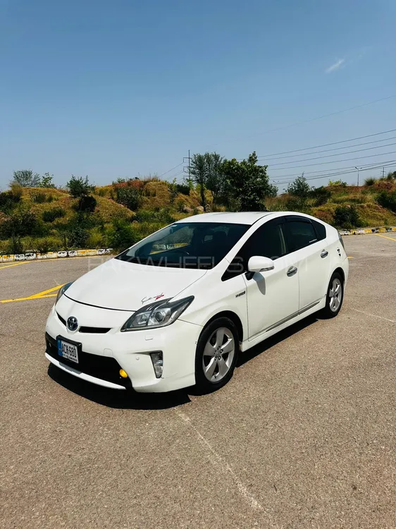 Toyota Prius 2013 for Sale in Islamabad Image-1