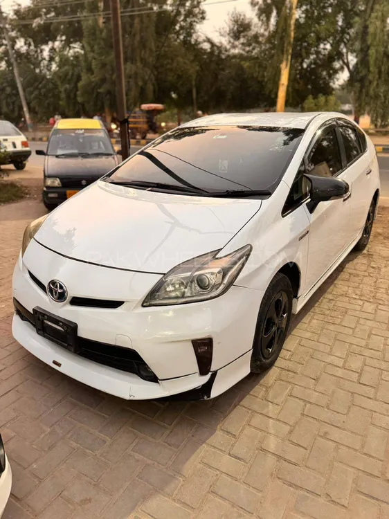 Toyota Prius 2014 for Sale in Multan Image-1