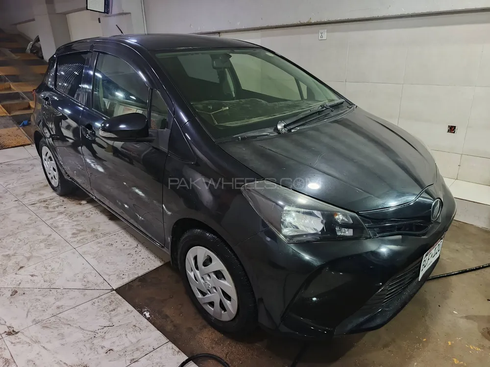 Toyota Vitz 2014 for Sale in Karachi Image-1