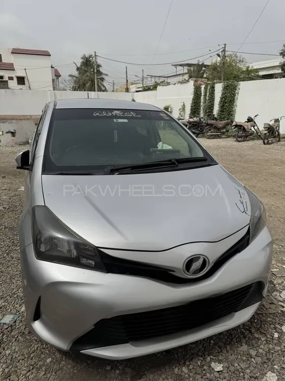 Toyota Vitz 2015 for Sale in Karachi Image-1