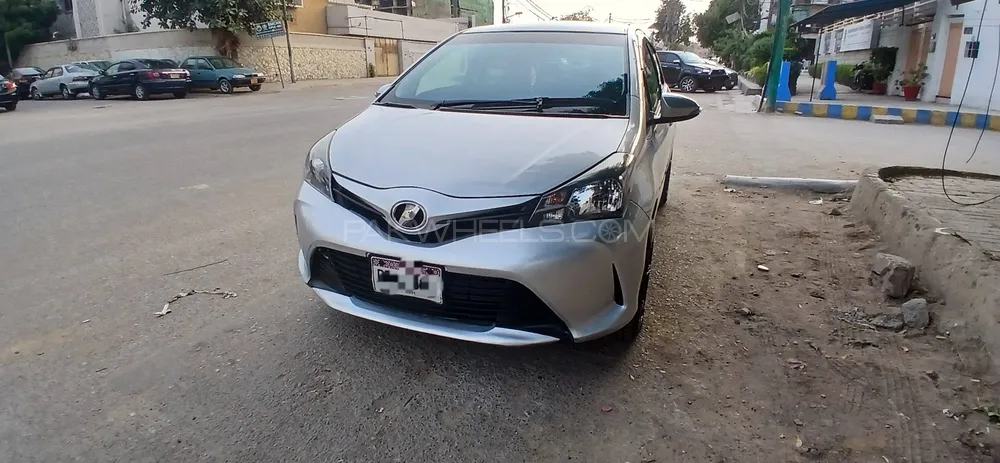 Toyota Vitz 2015 for Sale in Karachi Image-1