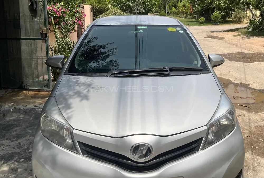 Toyota Vitz 2013 for Sale in Sahiwal Image-1