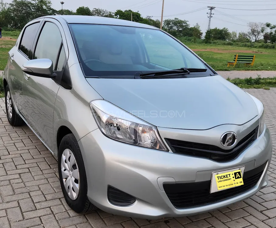 Toyota Vitz 2013 for Sale in Islamabad Image-1