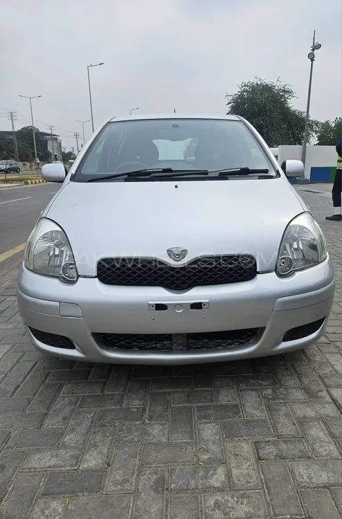 Toyota Vitz 2004 for Sale in Lahore Image-1
