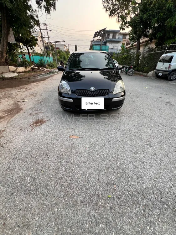 Toyota Vitz 2004 for Sale in Islamabad Image-1