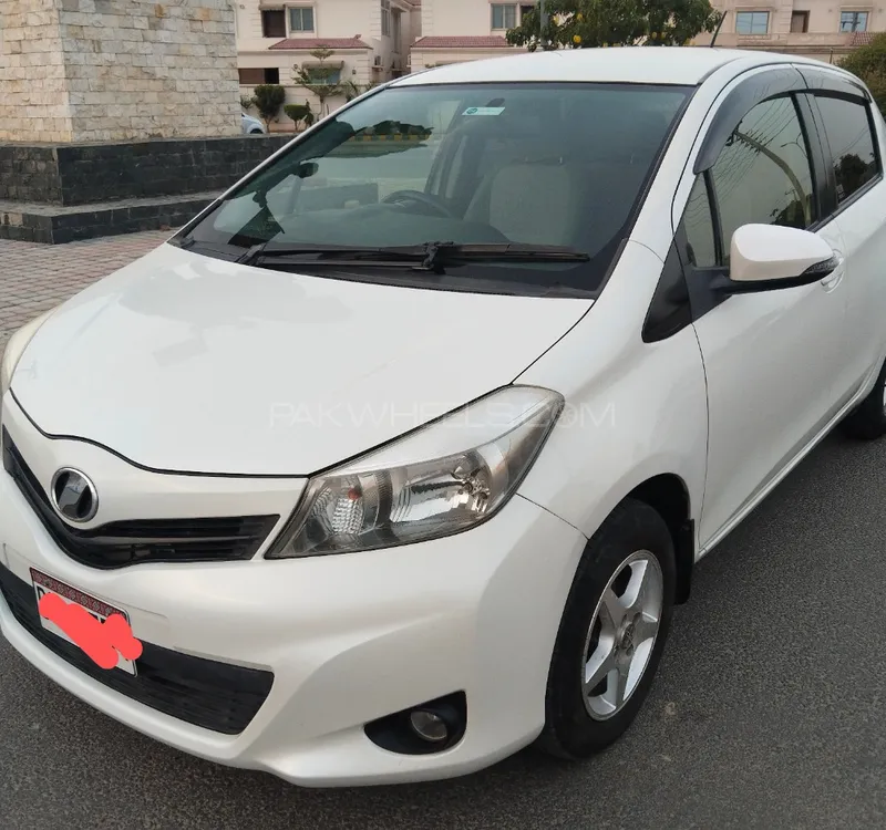 Toyota Vitz 2012 for Sale in Multan Image-1