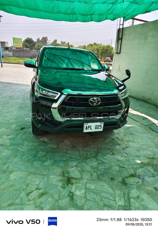 Toyota Hilux 2021 for Sale in Peshawar Image-1