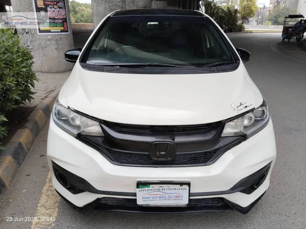 Honda Fit 2016 for Sale in Lahore Image-1