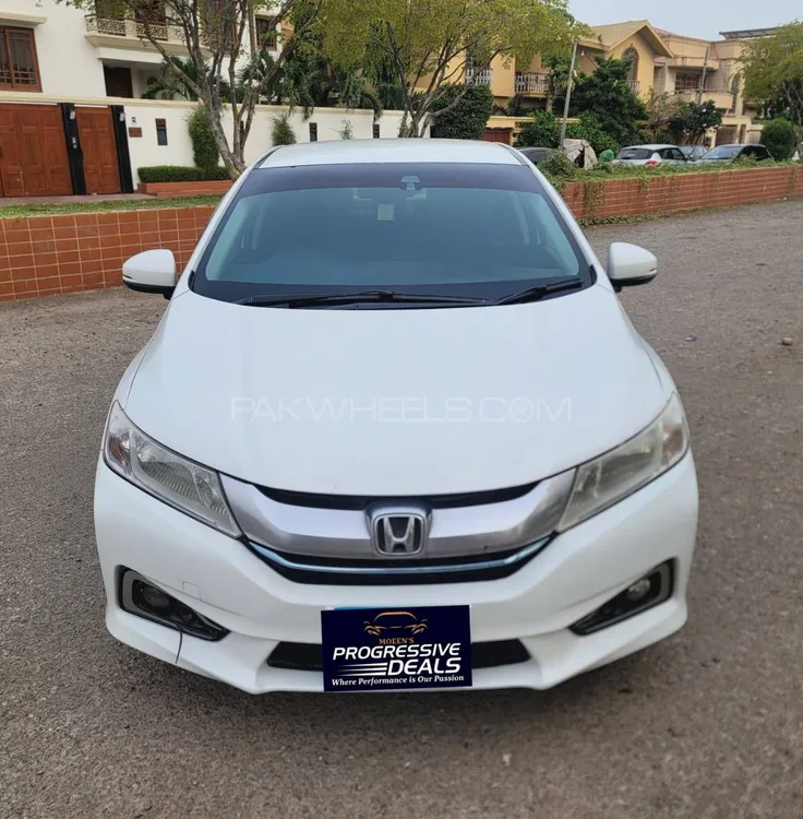 Honda Grace Hybrid 2015 for Sale in Karachi Image-1