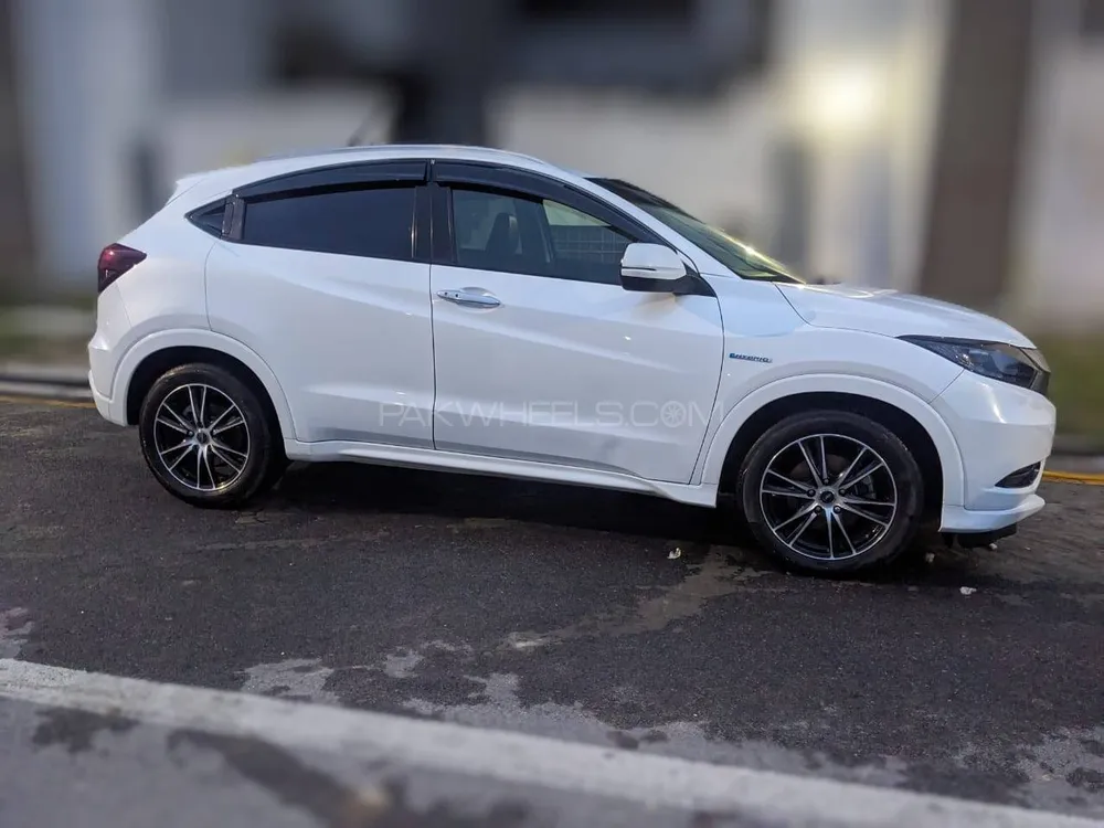 Honda Vezel 2014 for Sale in Peshawar Image-1
