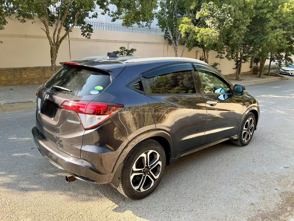 Honda Vezel 2015 for Sale in Karachi Image-1