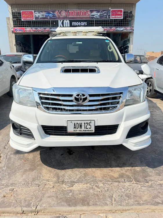 Toyota Hilux 2012 for Sale in Rajana Image-1