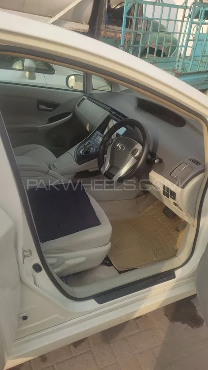 Toyota Prius 2011 for Sale in Lahore Toyota Prius 2011 for Sale in Lahore Image-4