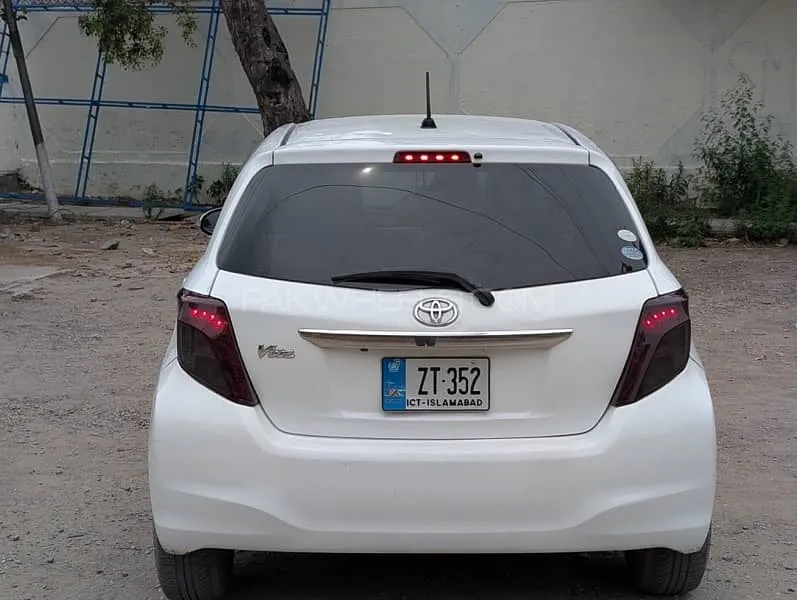 Toyota Vitz 2011 for Sale in Islamabad Image-1