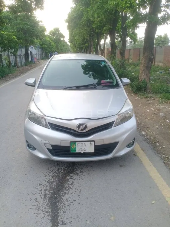 Toyota Vitz 2013 for Sale in Chakwal Image-1