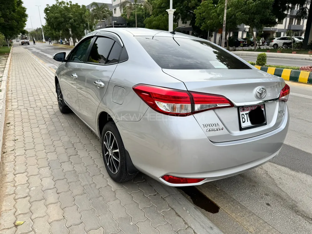 Toyota Yaris Sedan 2021 for Sale in Karachi Image-1