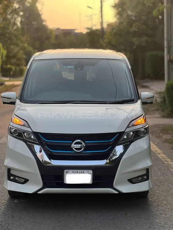 Nissan Serena 2018 for Sale in Lahore Image-1
