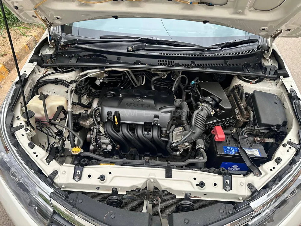 Toyota Corolla 2015 for Sale in Karachi Image-1
