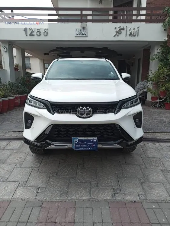 Toyota Fortuner 2025 for Sale in Islamabad Image-1