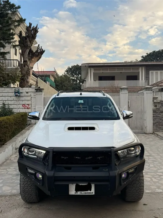 Toyota Hilux 2017 for Sale in Islamabad Image-1