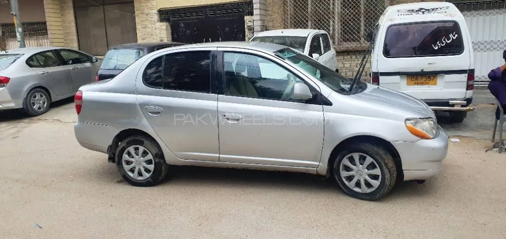 Toyota Platz 2000 for Sale in Karachi Image-1