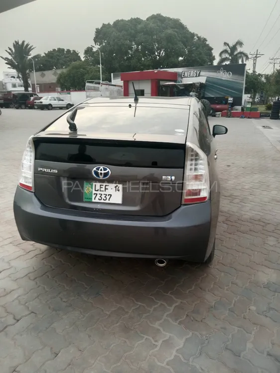 Toyota Prius 2011 for Sale in Lahore Image-1