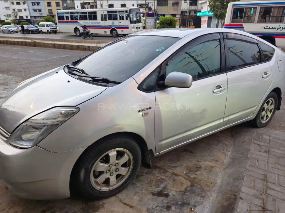 Toyota Prius 2011 for Sale in Karachi Image-1