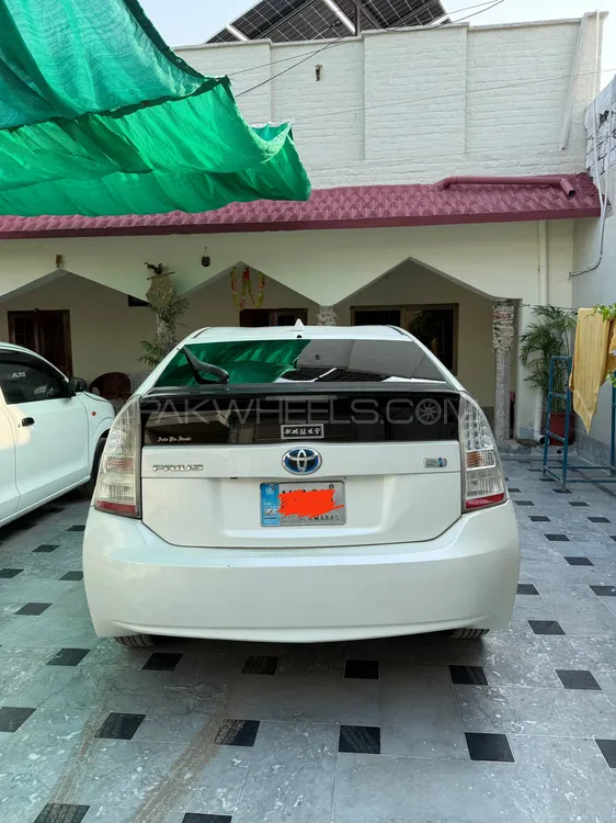 Toyota Prius 2011 for Sale in Mardan Image-1