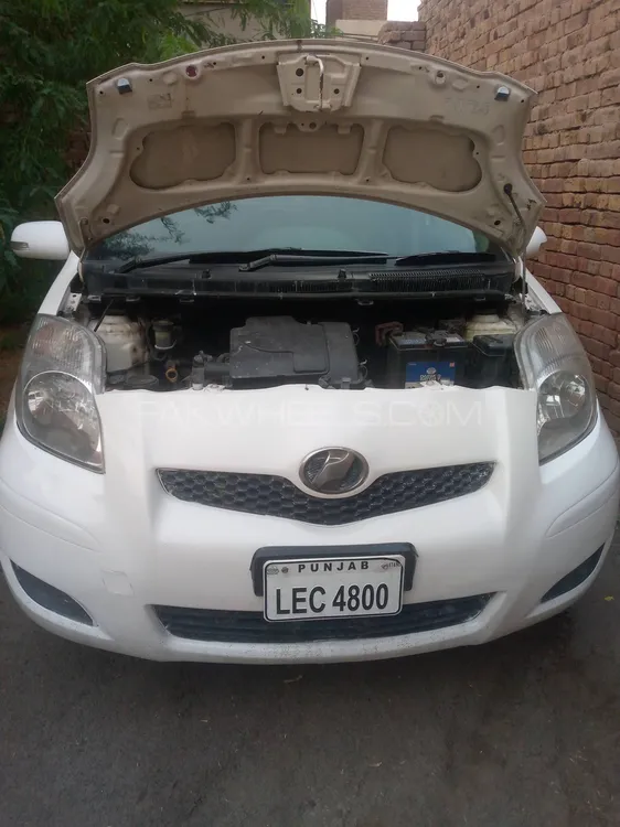 Toyota Vitz 2009 for Sale in Jhang Image-1