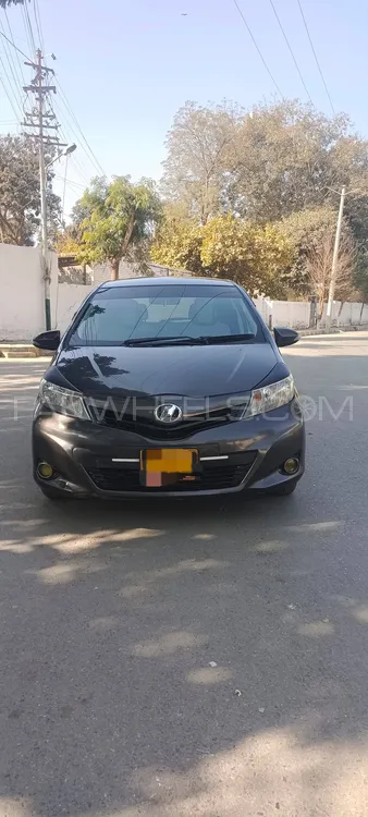 Toyota Vitz 2011 for Sale in Multan Image-1