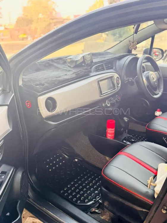 Toyota Vitz 2011 for Sale in Lahore Image-1