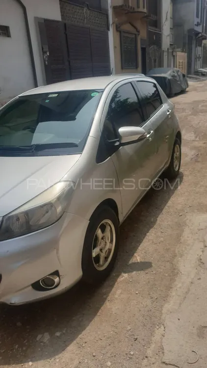 Toyota Vitz 2013 for Sale in Peshawar Image-1