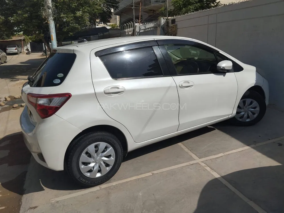Toyota Vitz 2017 for Sale in Karachi Image-1