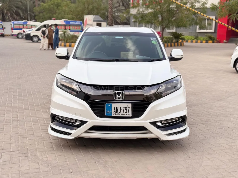 Honda Vezel 2016 for Sale in Karachi Image-1