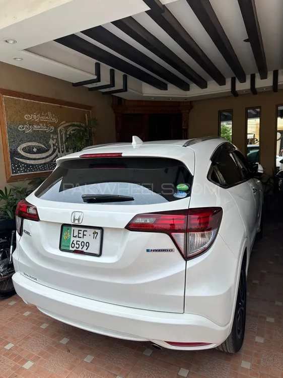 Honda Vezel 2014 for Sale in Lahore Image-1