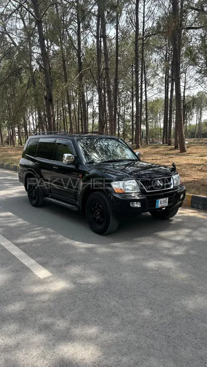 Mitsubishi Pajero 2004 for Sale in Islamabad Image-1
