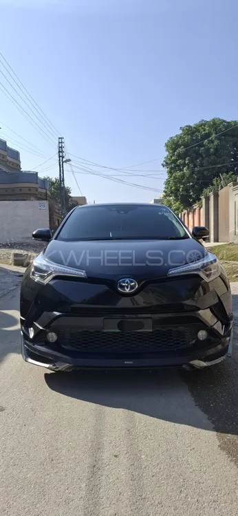 Toyota C-HR 2017 for Sale in Nowshera cantt Image-1